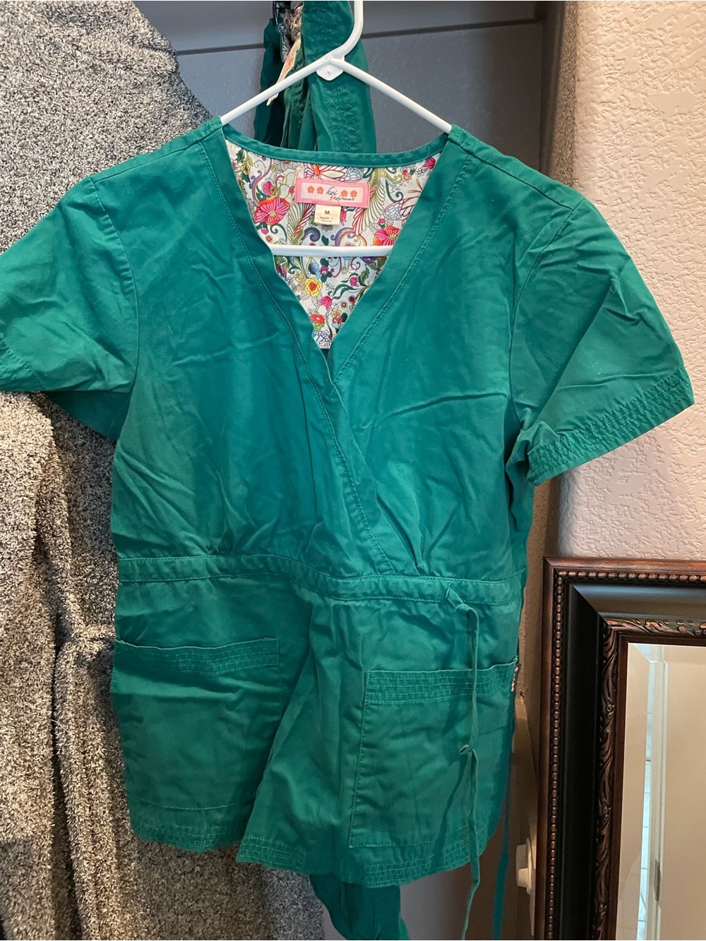 koi Green women’s V-Neck Scrub set